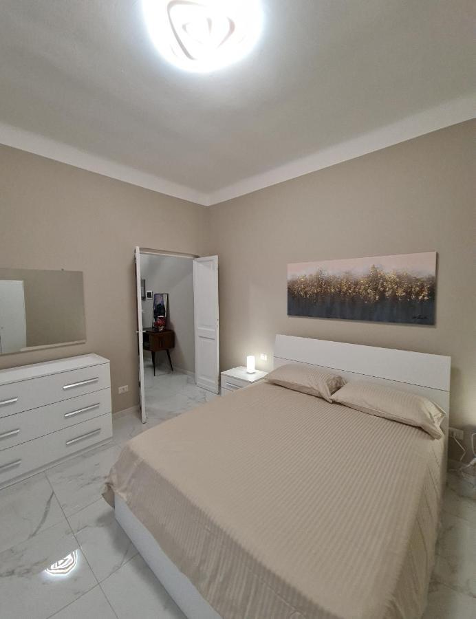 Ampio Appartamento Con 2 Posti Auto E Cortile Génova Exterior foto