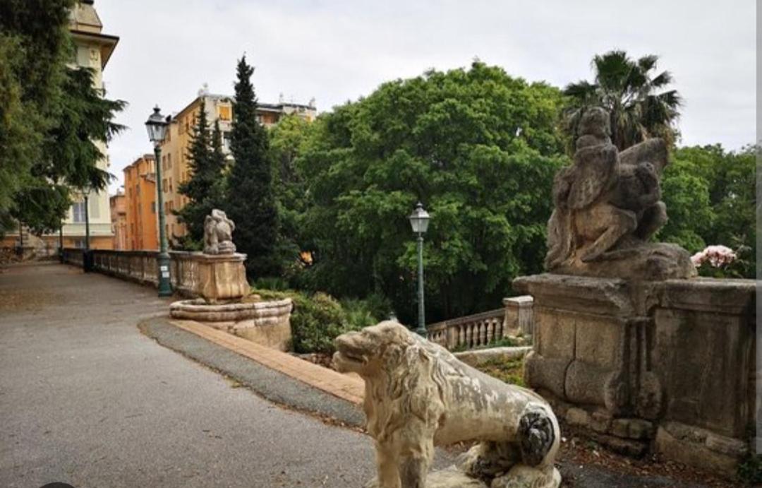 Ampio Appartamento Con 2 Posti Auto E Cortile Génova Exterior foto